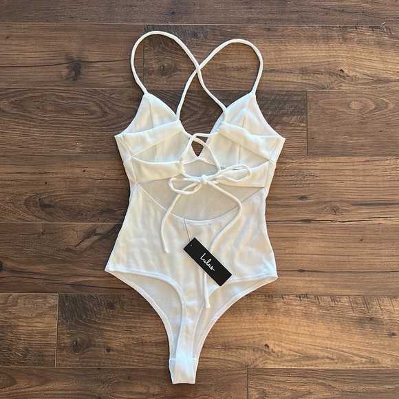 Chic Spin White Sleeveless Lace-Up Backless Bodysuit - Picture 2 of 10